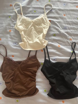 Top tirantes ajustado con encaje