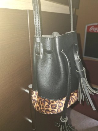 Borsa secchiello similpelle nera leopardata nuova