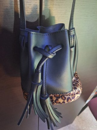 Borsa secchiello similpelle nera leopardata nuova