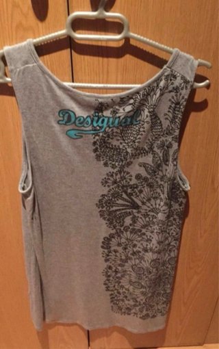 Camiseta tirantes desigual