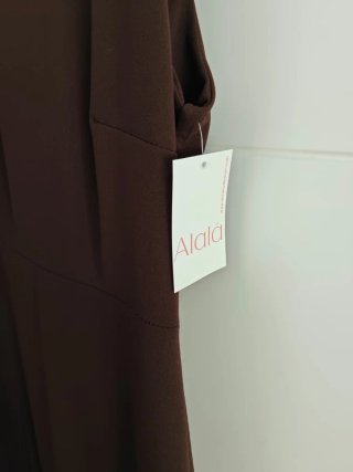 Vestido Alalá marrón y maquillaje