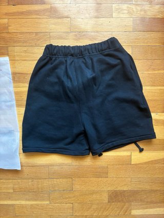 Pantalón Essentials Fear of God Negro Amarillo