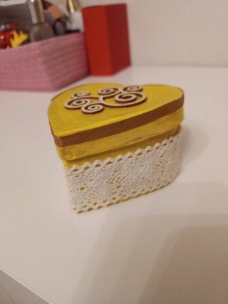 Caja Corazón Decorada Hecha a Mano
