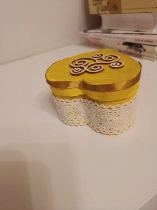 Caja Corazón Decorada Hecha a Mano