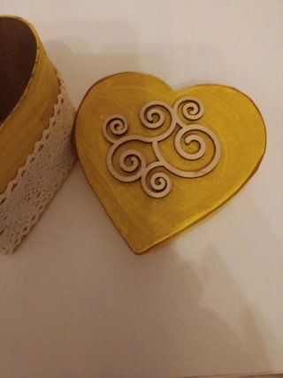 Caja Corazón Decorada Hecha a Mano