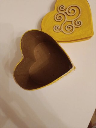 Caja Corazón Decorada Hecha a Mano