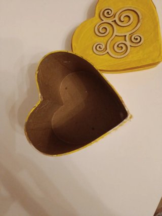 Caja Corazón Decorada Hecha a Mano