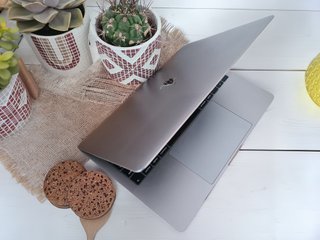 Apple MacBook Pro 13 2017 8GB 512 GB Touch Bar