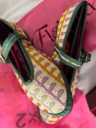 Zapatos planos multicolor con tira