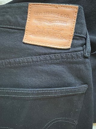 Levis Ribcage Straight Ankle Negro