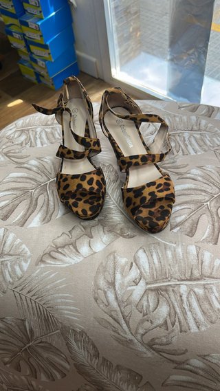 Tacones leopardo sin estrenar Talla 38