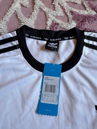 Conjunto Adidas Camiseta y Pantalón Corto