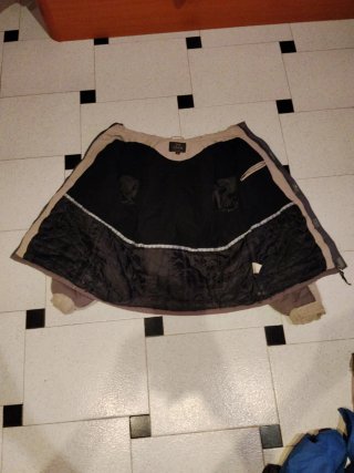 Ropa de hombre: Polo marrón y vaqueros
