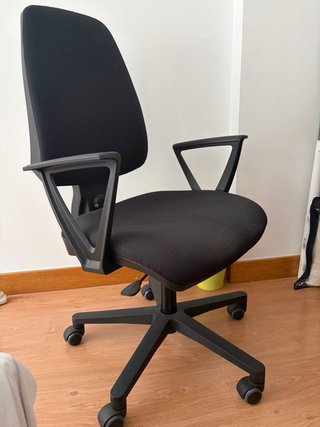 Silla de oficina negra
