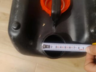 Bidón azul y negro para agua