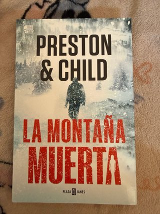 La montaña muerta (Nora Kelly 4)