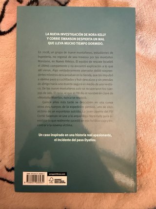 La montaña muerta (Nora Kelly 4)