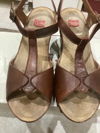 Sandalias Vialis Tacon Cuero Marrón Talla 39