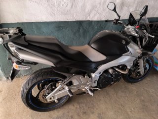 Suzuki GSR 600 Naked Moto