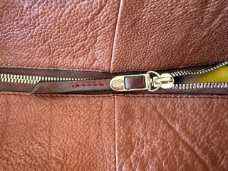 Bolso de piel marrón