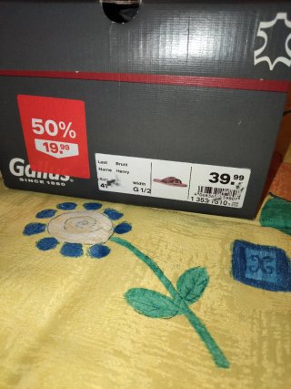Zapatos azules y marrones