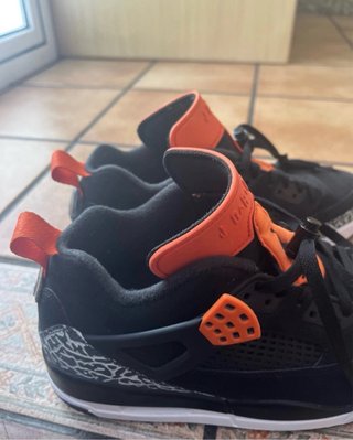 Zapatillas Jordan Negras y Naranjas