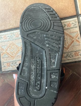 Zapatillas Jordan Negras y Naranjas