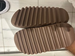 Yeezy Slide Marrón Nuevas