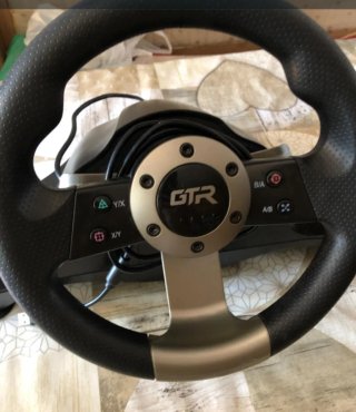 Volante Hori con Pedales lo único que no es su caj