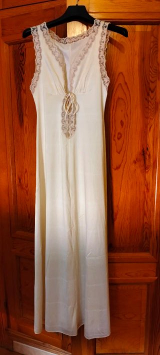 Conjunto Bata y Camisón Beige