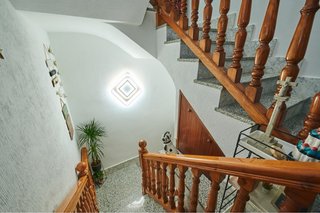 Barandilla de escalera en madera maciza
