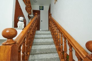 Barandilla de escalera en madera maciza