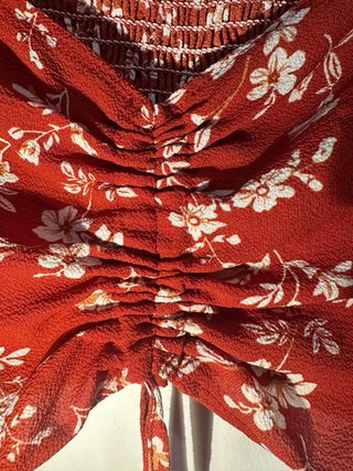 Top Romwe Fruncido Floral Talla M