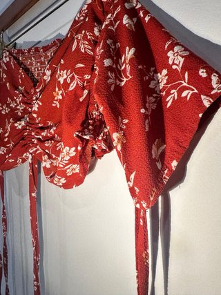 Top Romwe Fruncido Floral Talla M