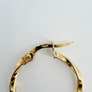 Aretes de oro de 18k. 0.92 g.