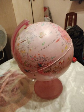 Globo terráqueo infantil rosa