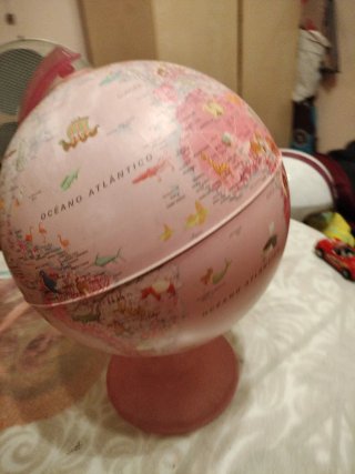 Globo terráqueo infantil rosa