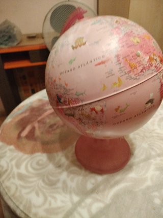 Globo terráqueo infantil rosa
