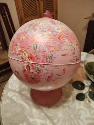 Globo terráqueo infantil rosa