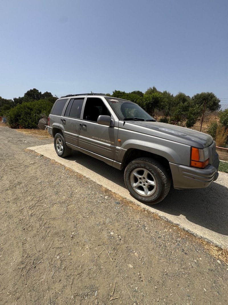 Jeep Grand Cherokee 1998 5.9 V8 - foto 1