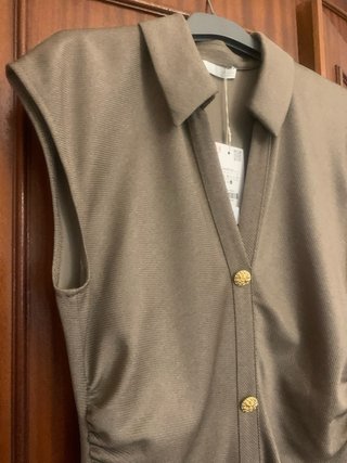 Vestido Zara Talla L Beige Botones drapeado