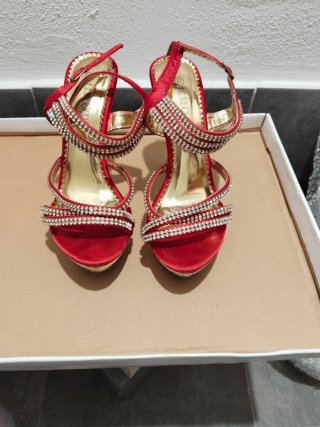 Sandalias de fiesta rojos con brillantes
