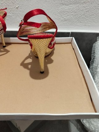 Sandalias de fiesta rojos con brillantes