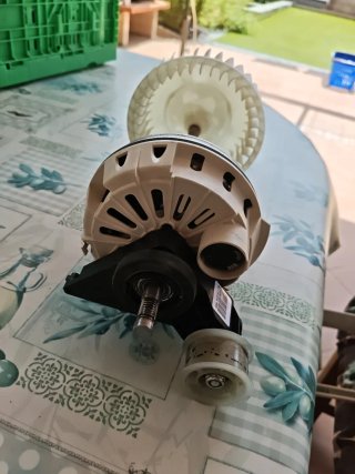 Motor tambor secadora Whirlpool FT M11 82Y EU
