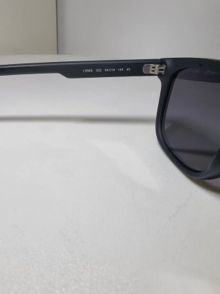 Occhiali da sole Lacoste neri e grigi