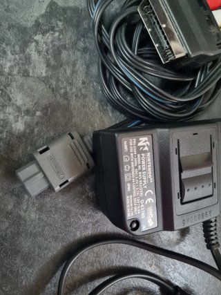 Alimentatore e cavo TV per Nintendo 64