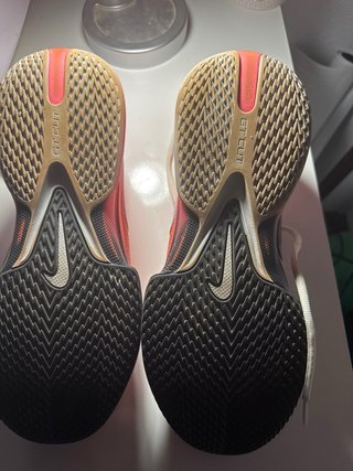 Zapatillas Nike GTCUT baloncesto rosas y blancas