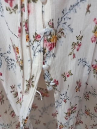 Vestido largo floral con abertura