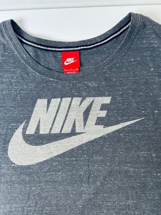 Camiseta Nike Mujer Gris Talla S