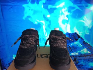 UGG Lowmel Negras Talla 38 Nuevas